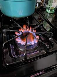 شعله قرمز گاز